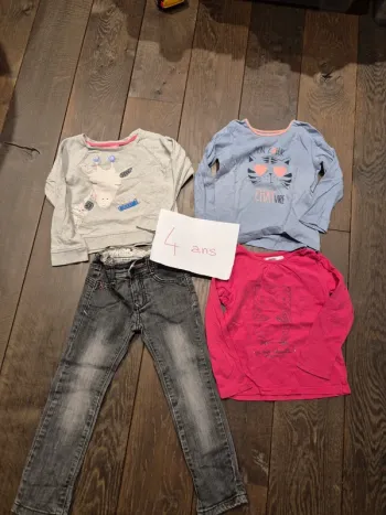 Lot de vêtements fille 4 ans
