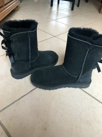 Ugg noire