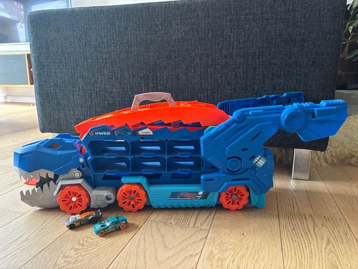 Mega transporteur T-Rex - Hot wheels