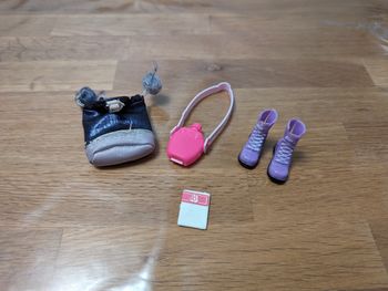 Lot d'accessoires pour poupée Barbie/ 30 cm