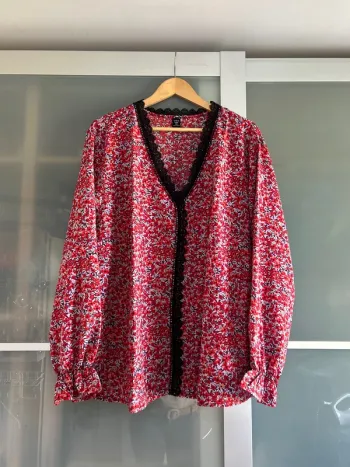 Blouse à fleurs, quatre XL