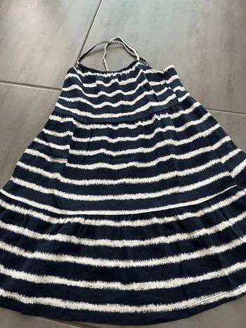 Robe bleue et blanche