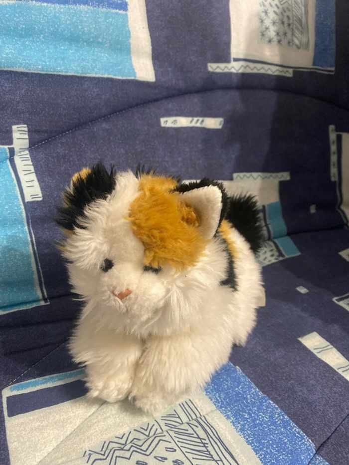 Chat en peluche