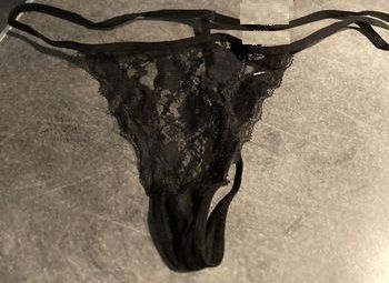 String femme noir usagé déjà porté