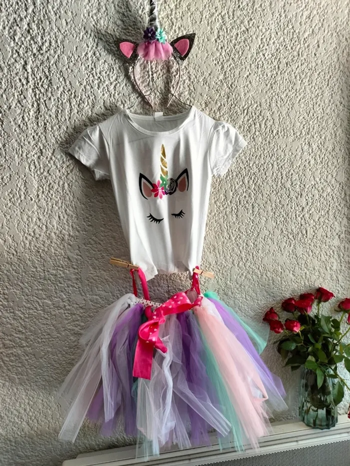 Déguisement t-shirt avec tutu licorne T 10 ans neuf.