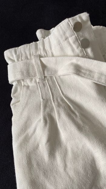 short  blanc taille haute avec ceinture à nouer