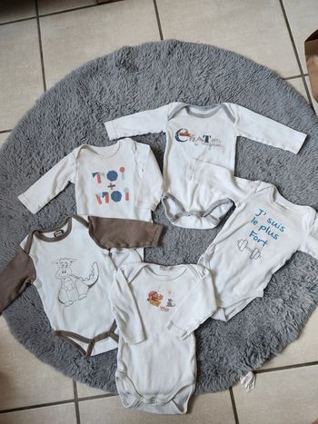 Lot bodies 6 mois