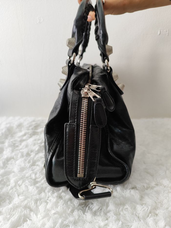 Sac à main Balenciaga modèle City en cuir noir - photo numéro 4
