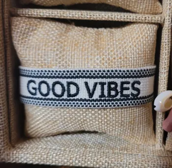 Bracelet tissé Good Vibes