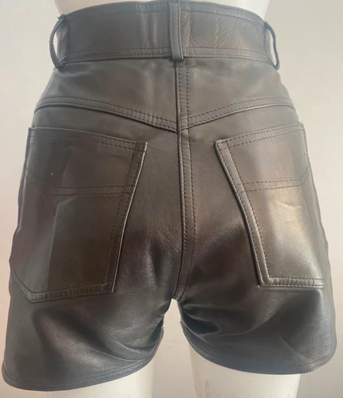 Short en cuir reflet doré - photo numéro 4