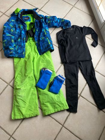 Veste et pantalon ski Etirel +sous vêtements chaud 10 ans