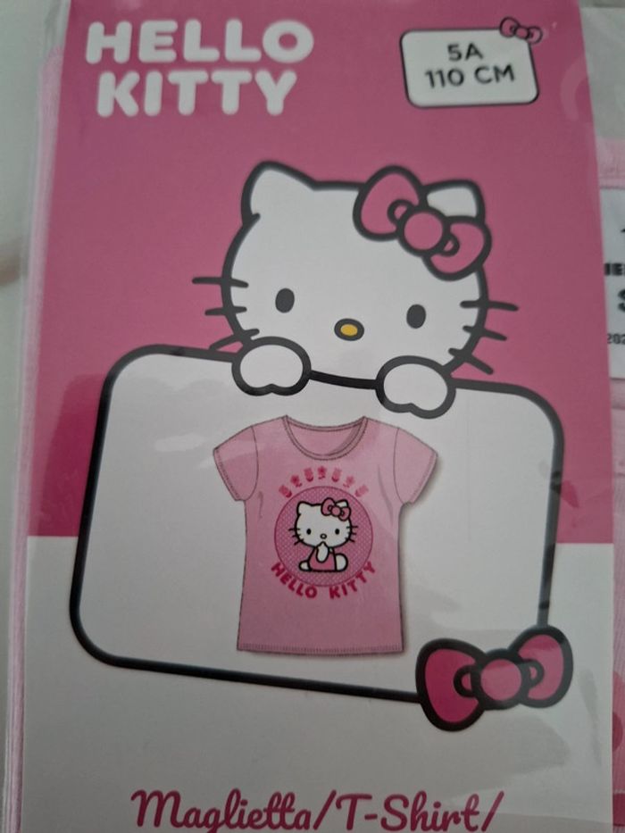 Tee-shirt manches courtes Hello Kitty neuf avec étiquette taille 5 ans - photo numéro 3