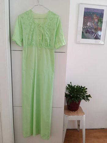 Chemise de nuit vintage à porter en robe
 taille estimée à confirmer avec les mesures.