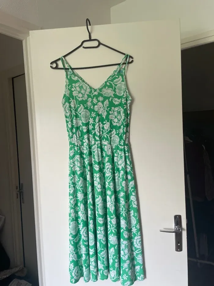 Robe verte et blanche - photo numéro 2