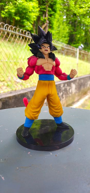 ⭐️Magnifique figurine dragon ball sangoku super sayen 4 ⭐️