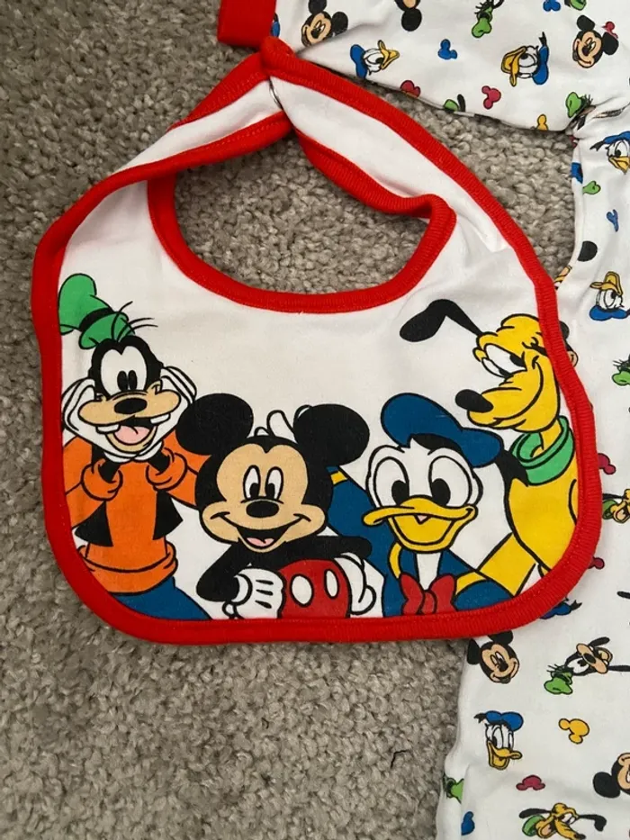 Pyjama Disney Mickey avec bavoir 3/6mois - photo numéro 2