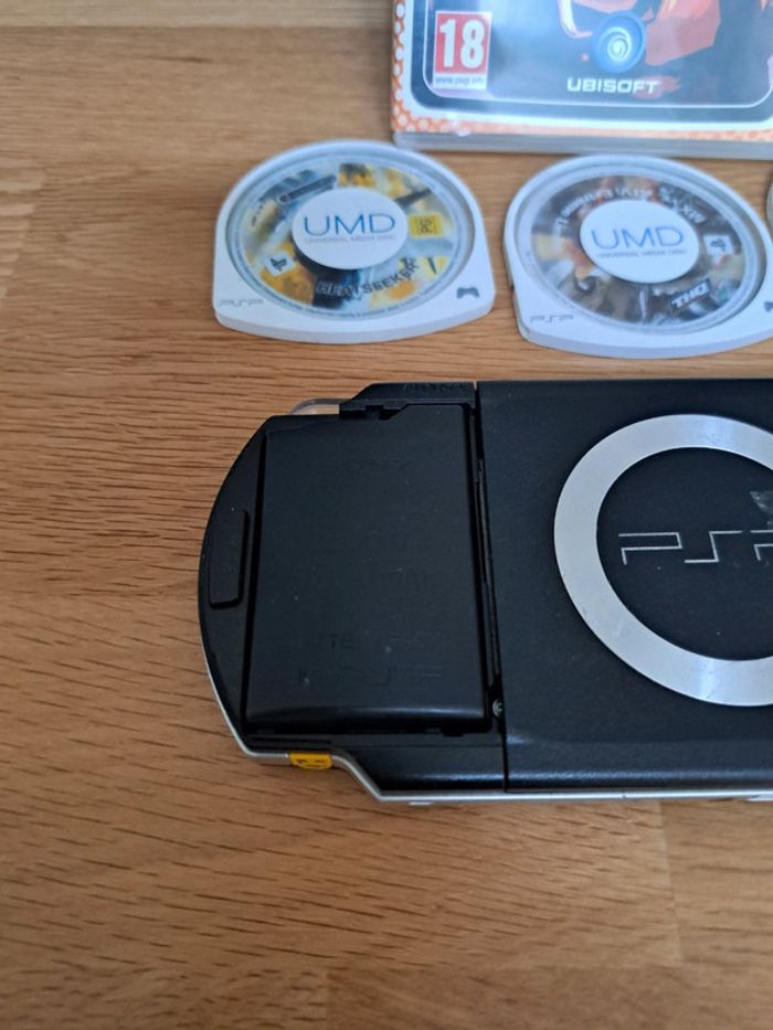 PSP Sony version 1004 + 4 jeux - photo numéro 3
