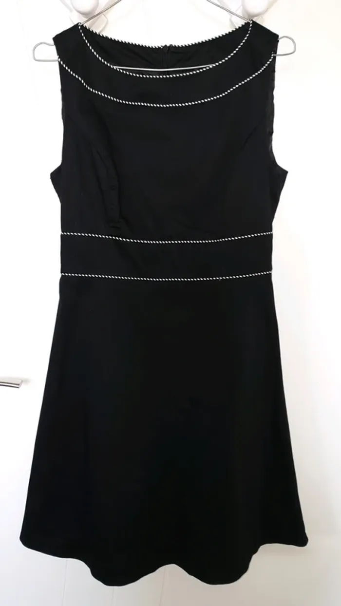 Jolie petite robe noire t40 Camaïeu - photo numéro 2