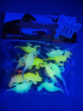 12 dinosaures phosphorescents