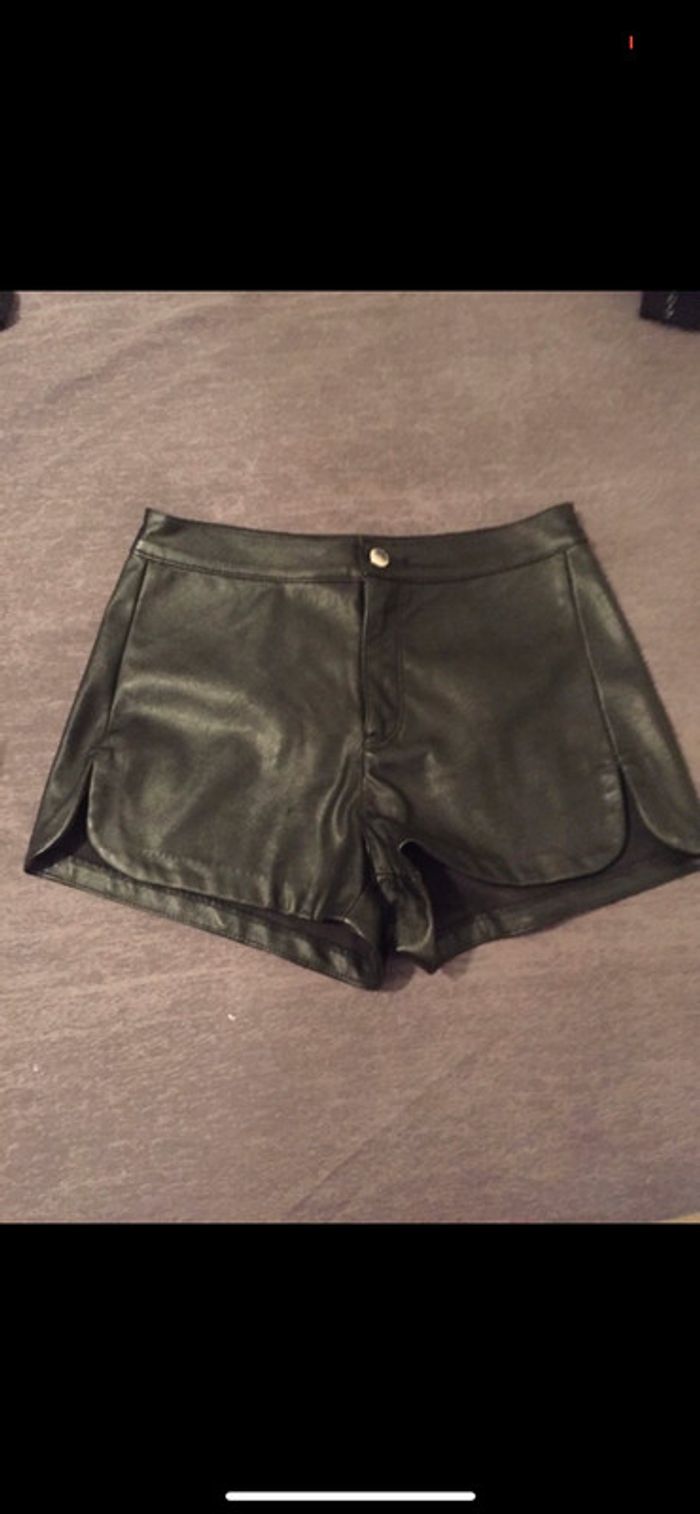 Short simili cuir