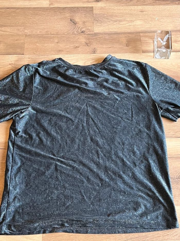 Je vend un tee shirt femme 34-36 S tres bon etat - photo numéro 2
