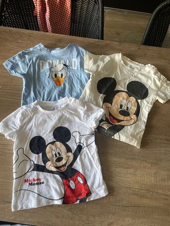 Lot 3 t shirts Disney