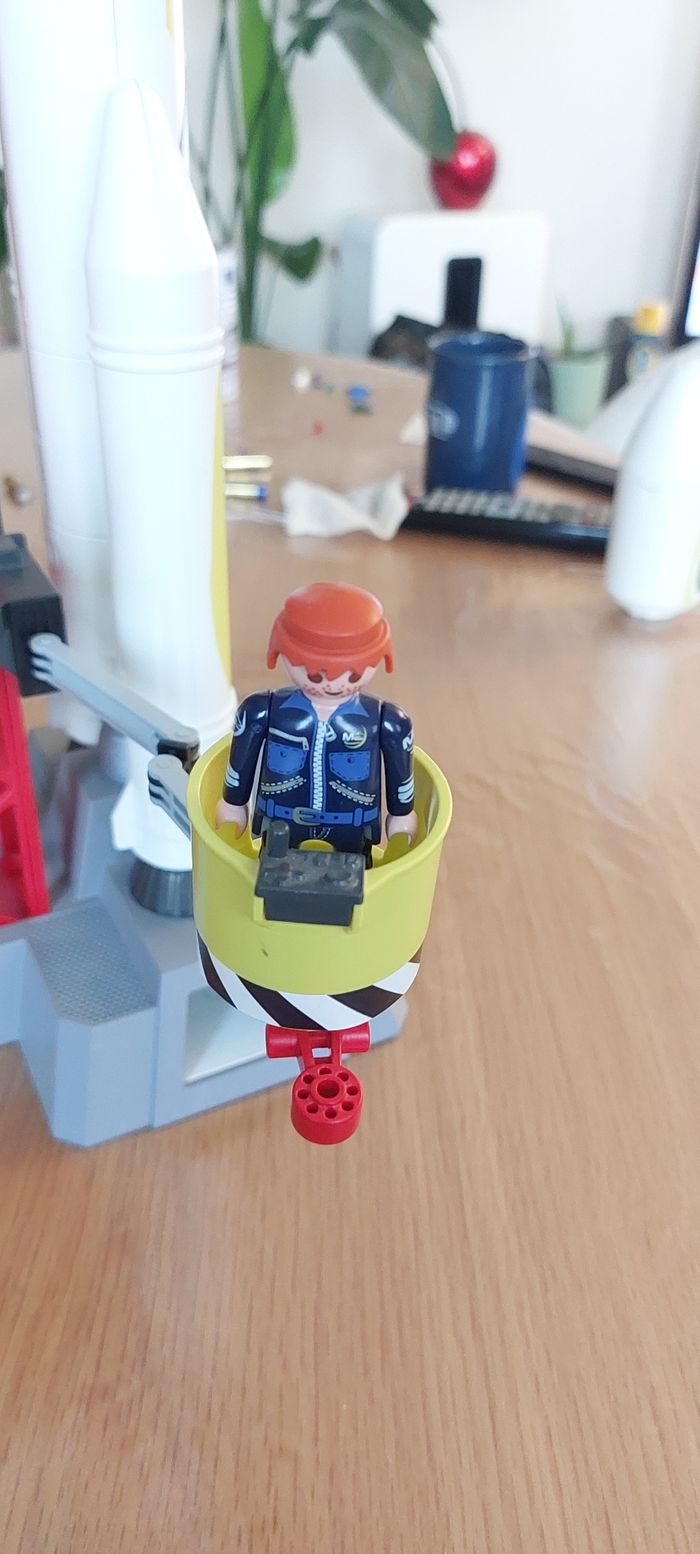 Fusée et plateforme de lancement Playmobil - photo numéro 8