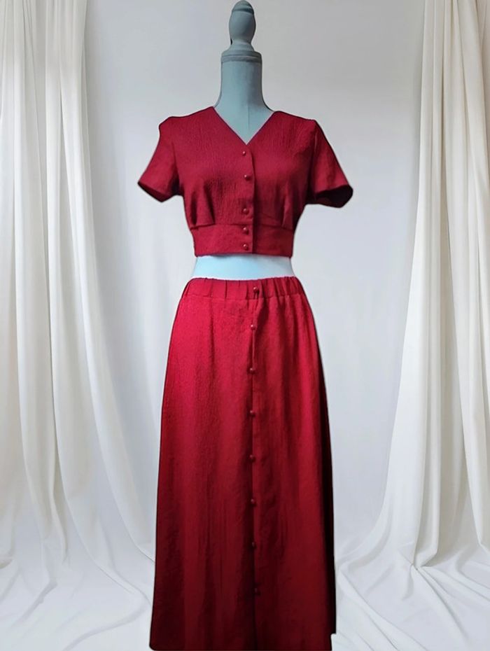 Ensemble jupe longue + top court.