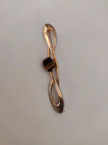 Broche avec pierre oeil de tigre