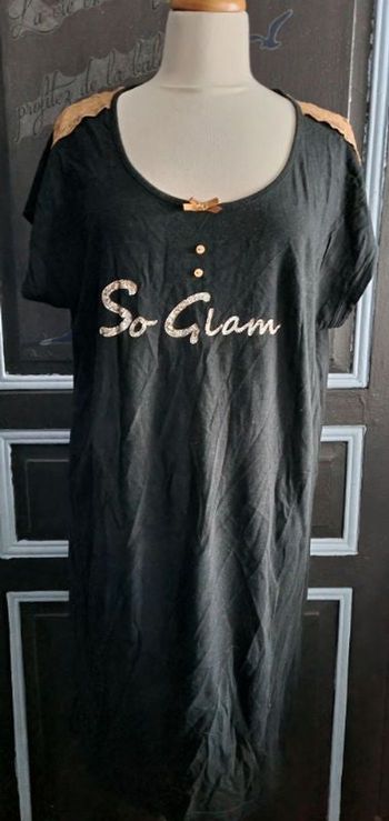 Robe de nuit noir avec écriture et effet dentelle 46-48