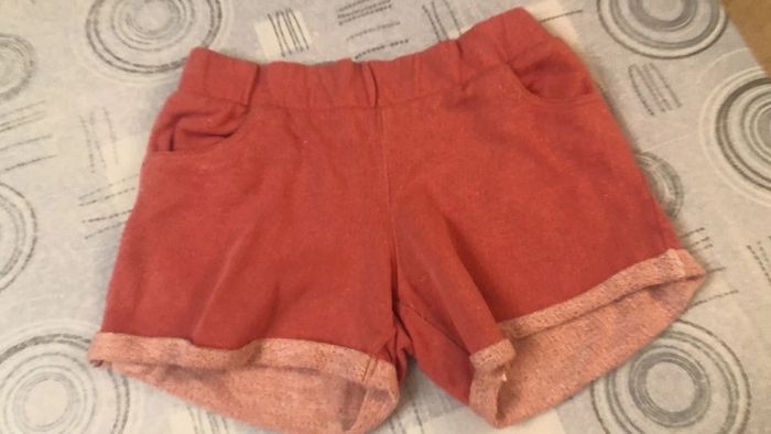 Lot 2 shorts 10 ans (rose orchestra et jeans Kiabi) - photo numéro 2