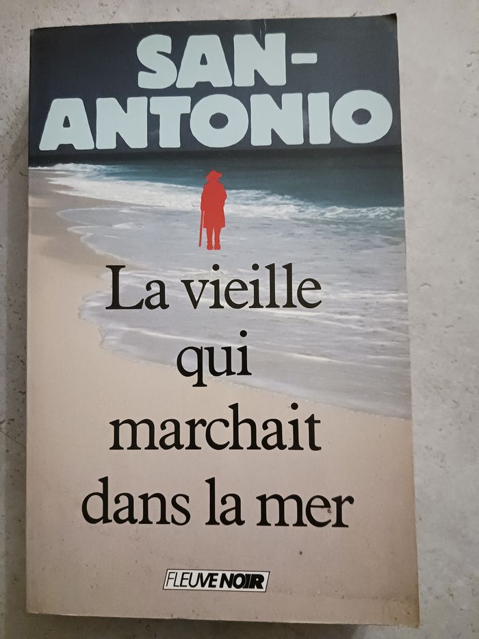livre la vieille qui marchait dans la mer San Antonio