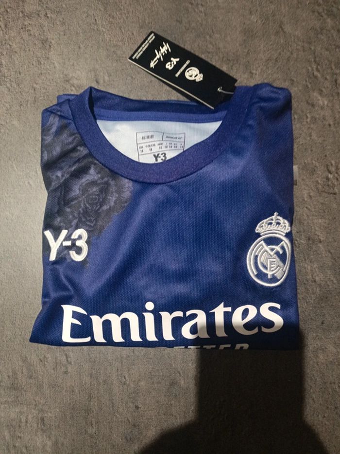 Tenue foot Real Madrid violet 120ans. T.18 - photo numéro 4