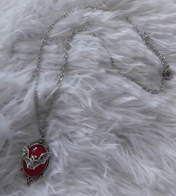 Collier style bohème Gothique  chauve souris sur médaillon