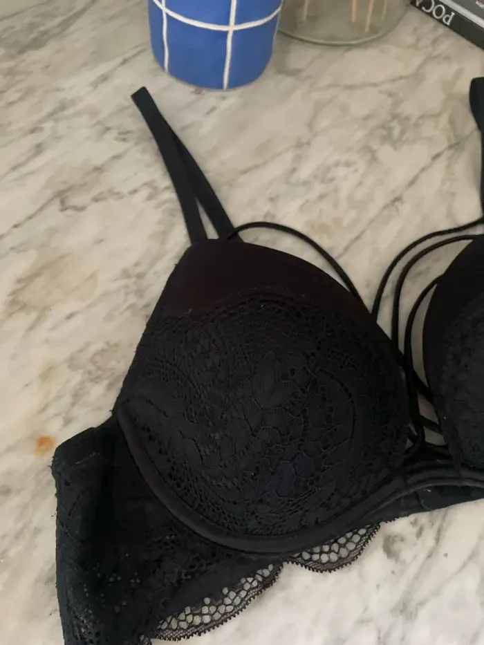 Soutien-gorge noir - photo numéro 2
