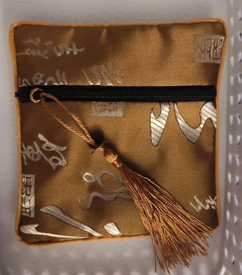 Jolie pochette satinée