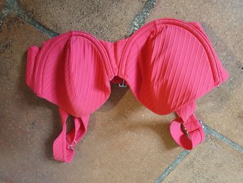 Haut de maillot rouge femme