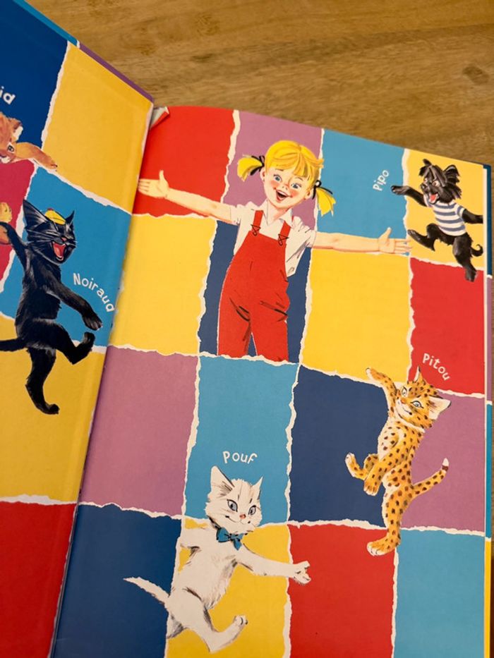 Caroline au Stade édition damiers bords colorés livre bd album Hachette - photo numéro 3