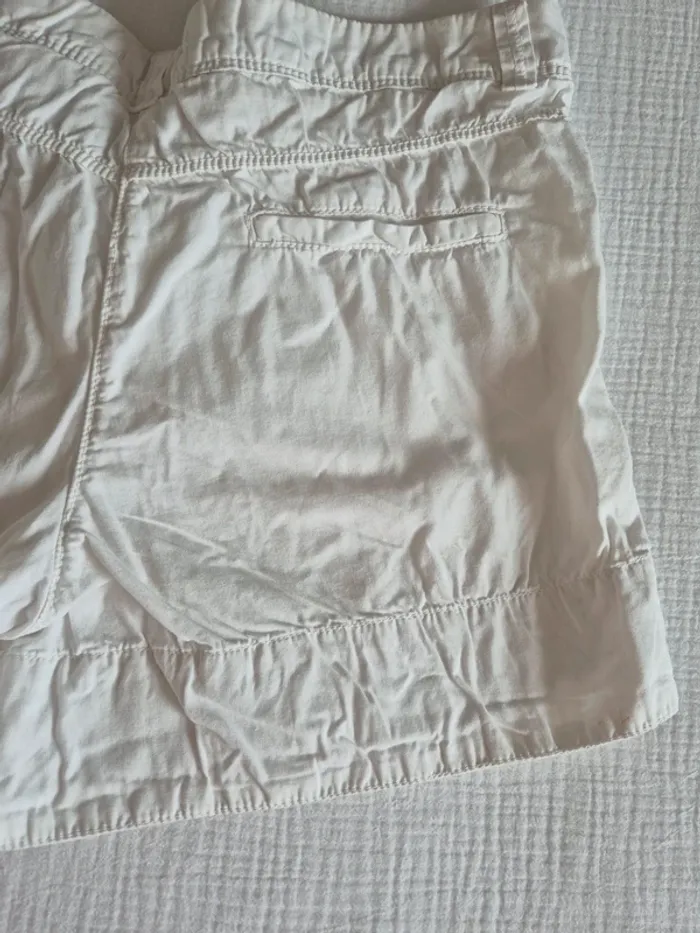 Short blanc Camaïeu bouton noir taille 40 - photo numéro 11