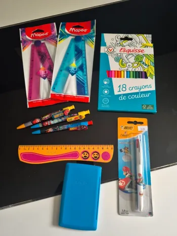 Lot fournitures scolaires