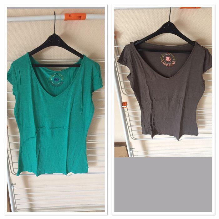 2 T shirts cache cache