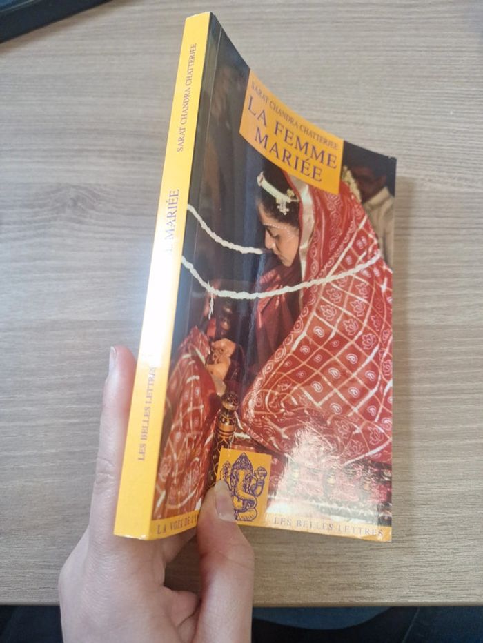 Livre portrait de femme - photo numéro 2