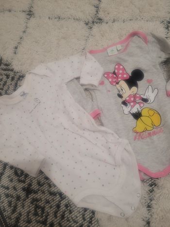 Lot de bodys taille 6 mois