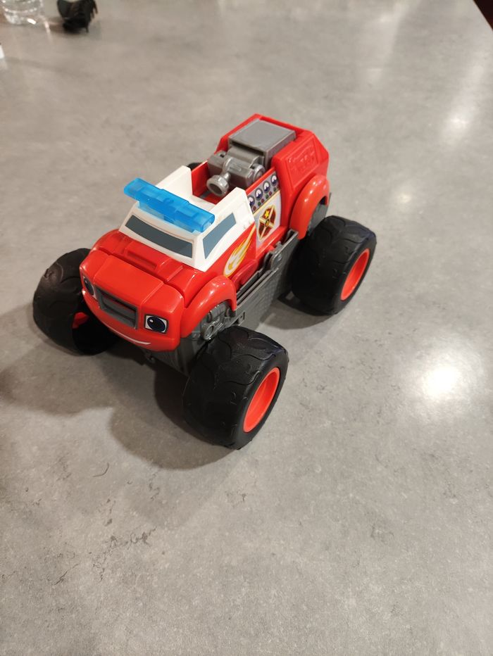 Camion Blaze Pompier transformable Fisher-Price