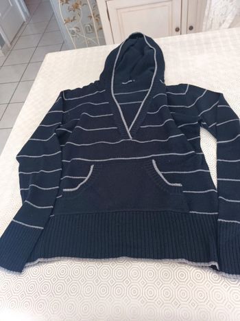 Pull Taille M à capuche bleu