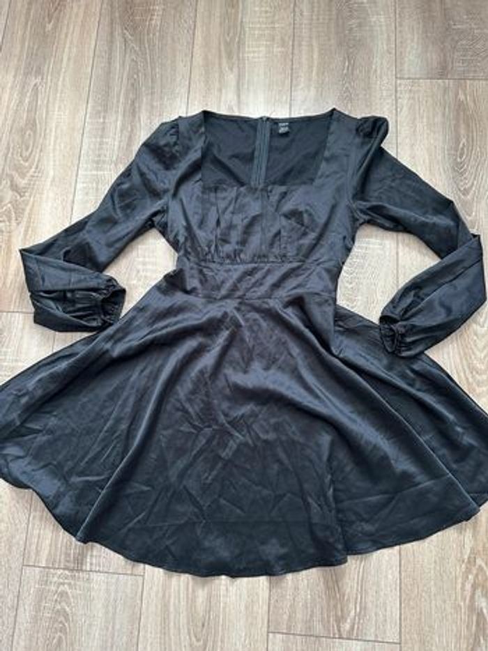 Robe noire manches longues