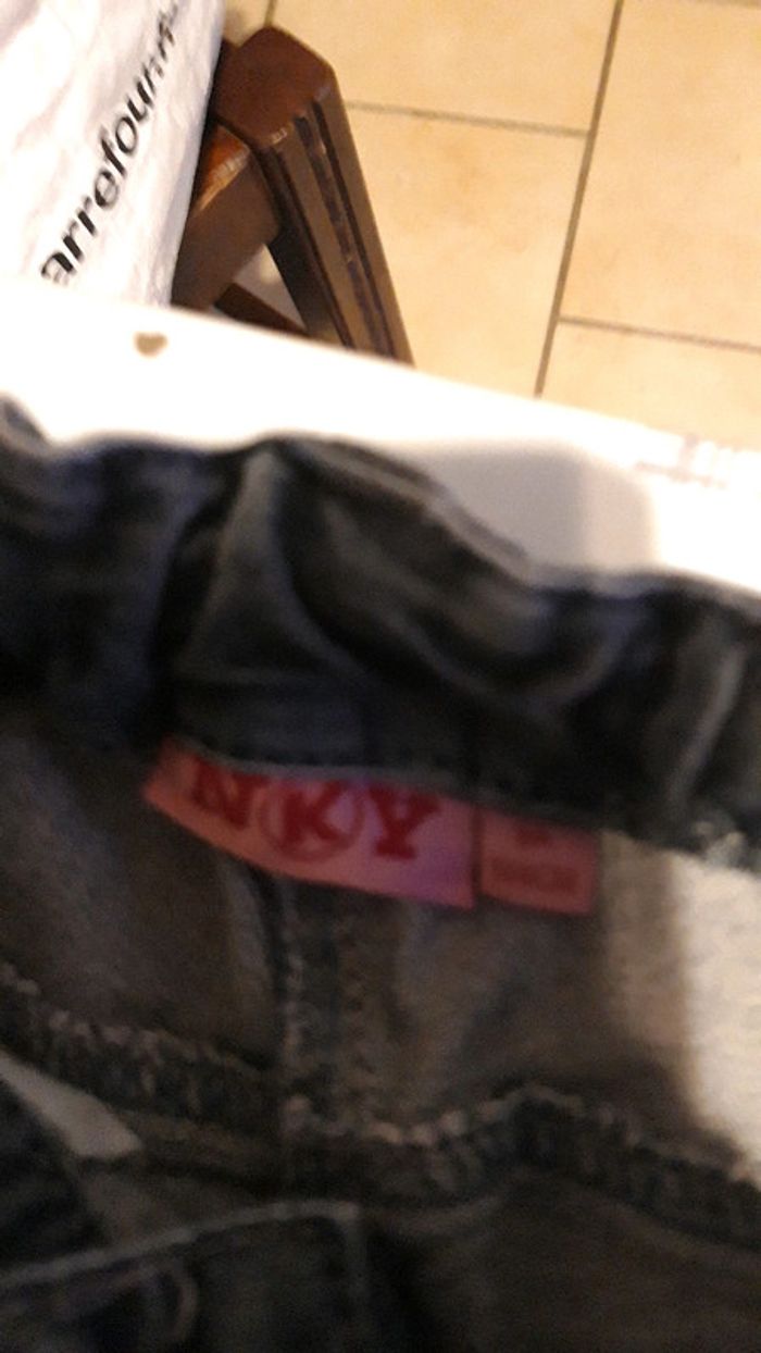 Jeans 9 ans parfait etat - photo numéro 2