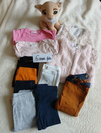 Lot de vetement fille 6 mois tres bon état 