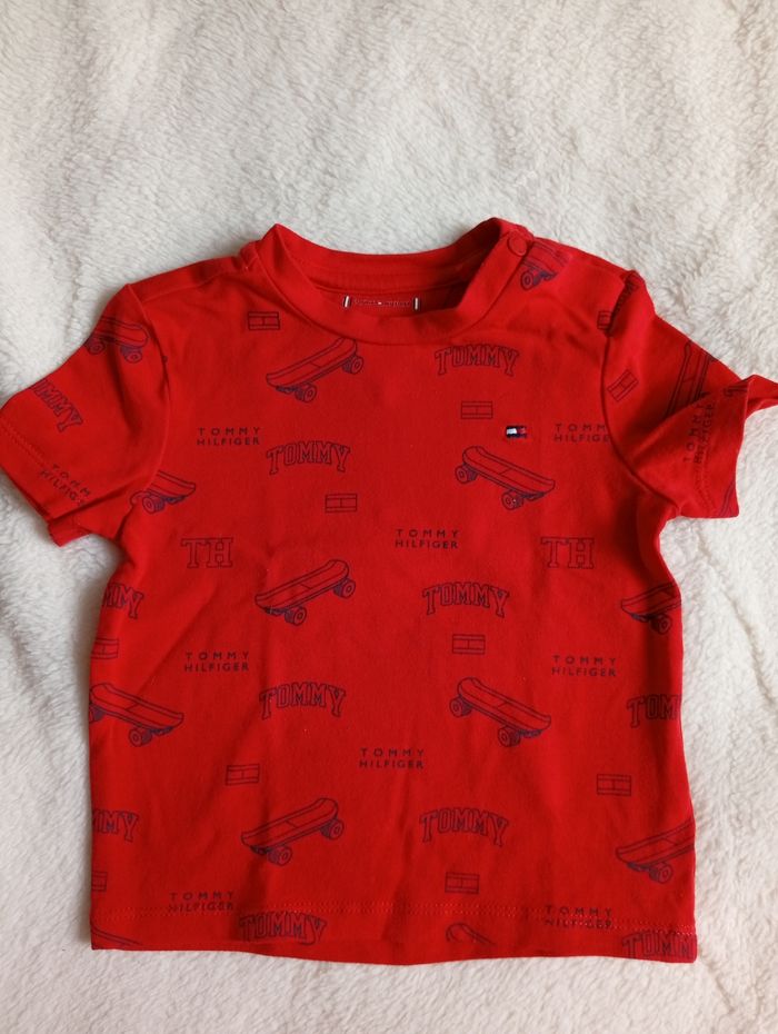 T shirt Tommy Hilfiger 6 mois - photo numéro 2