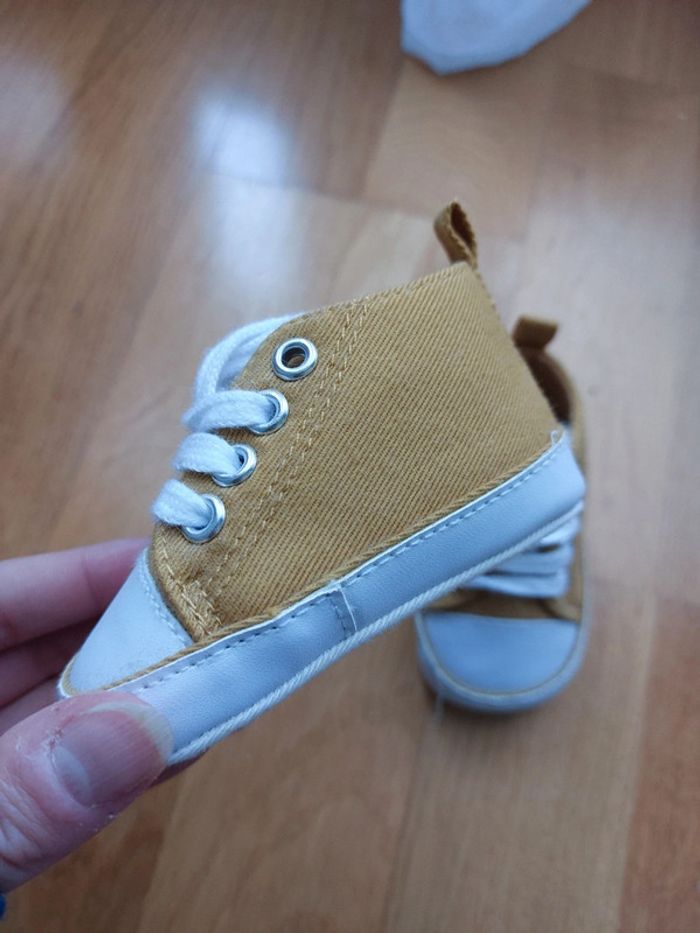 Baskets bébé taille 3/6 mois - photo numéro 2